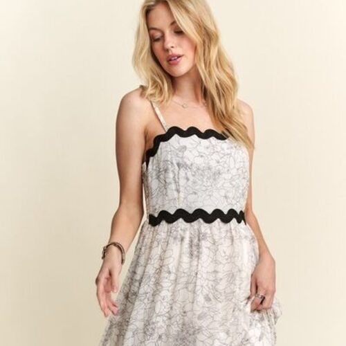 Floral Adjustable Strap Maxi Dress, featuring a romantic floral print and flowy silhouette Lightweight and breathable maxi dress, perfect for summer outings Elegant adjustable strap dress, ideal for vacations and garden parties Chic floral maxi dress with lined interior, stylish and comfortable Versatile floral maxi dress, easy to dress up or down for any occasion