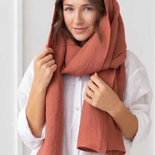 Reddish Brown Stonewashed Linen Scarf with Hemmed Edge Soft Linen Scarf with Tassels in Warm Reddish Brown Lightweight Breathable Linen Scarf Draped Over Shoulder Elegant Unisex Linen Scarf Styled for All Seasons Close-up of Stonewashed Linen Texture in Natural Light