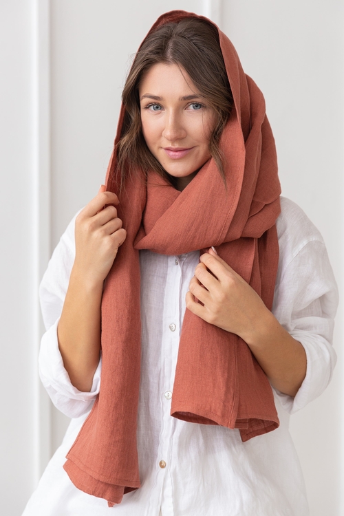Reddish Brown Stonewashed Linen Scarf with Hemmed Edge Soft Linen Scarf with Tassels in Warm Reddish Brown Lightweight Breathable Linen Scarf Draped Over Shoulder Elegant Unisex Linen Scarf Styled for All Seasons Close-up of Stonewashed Linen Texture in Natural Light