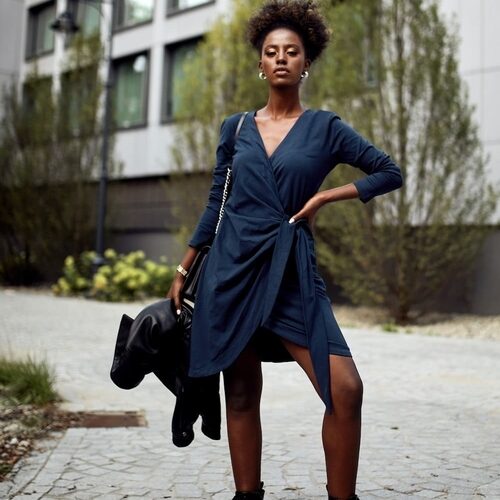 wrinkle-resistant travel dress with a tulip-shaped hem for easy movement